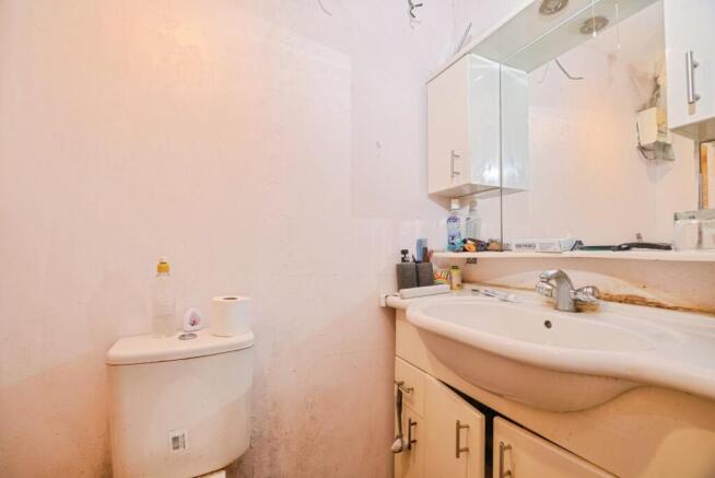 4 bed Flat for sale Image 5