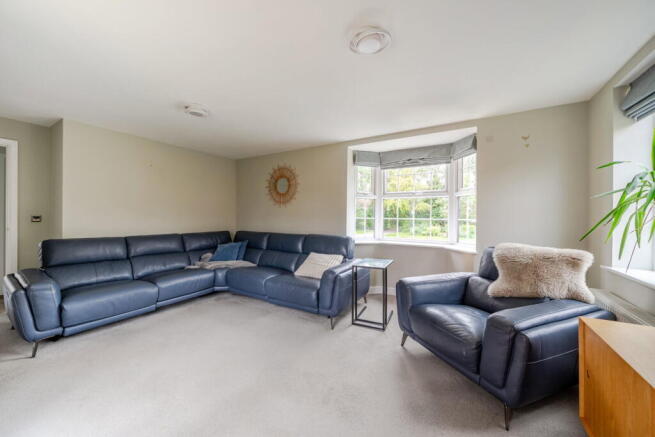 4 bed Detached for sale Image 5