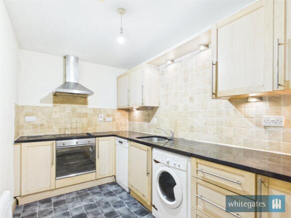 2 bed Apartment to rent Image 4