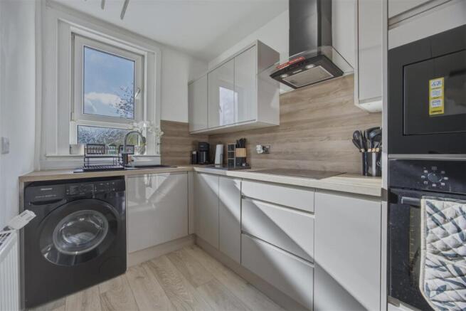 Eriska Avenue,  Kinightswood, Glasgow photo 3