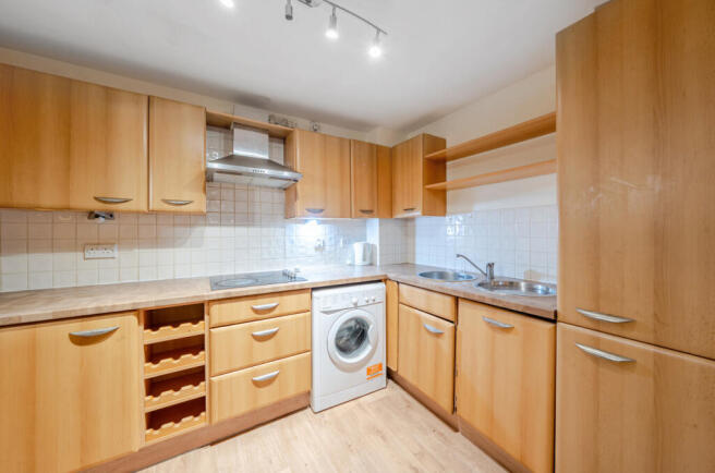 1406771-1-6982295...