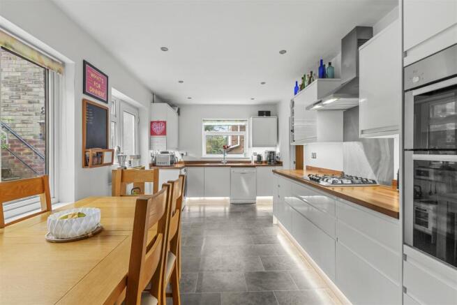 134 Hicks Farm Rise, HP13 7SW-8.jpg