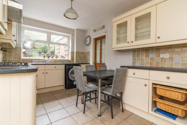 KITCHEN/BREAKFAST ROOM