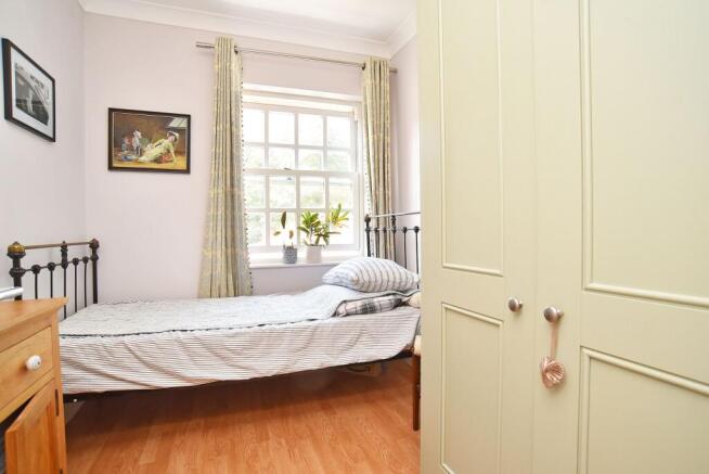 2 bed Flat for sale Image 12
