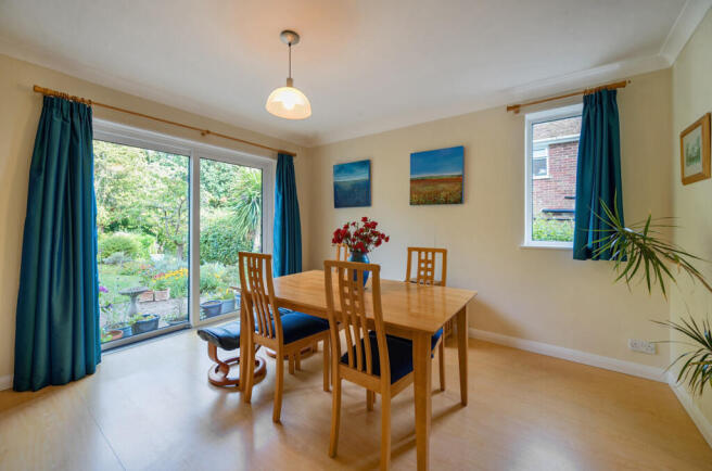 1335795-8-689386d...