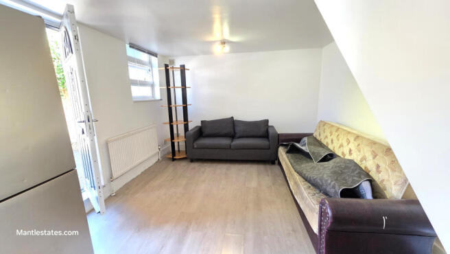 LOUNGE AREA