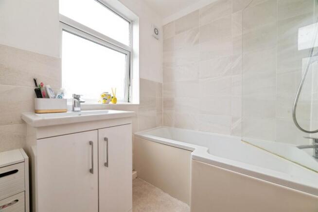 3 bed Terraced for sale Image 11