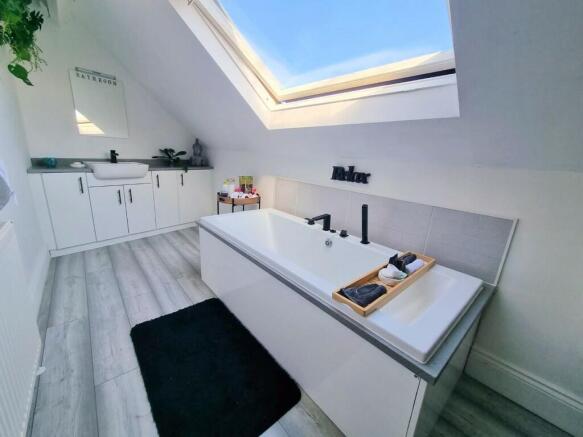 2 bed Flat for sale Image 8