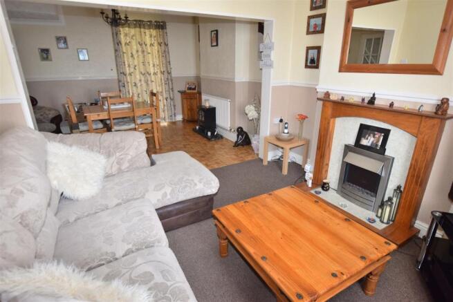 Lounge/Dining Room