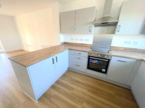 2 bed Semi-Detached to rent Image 6