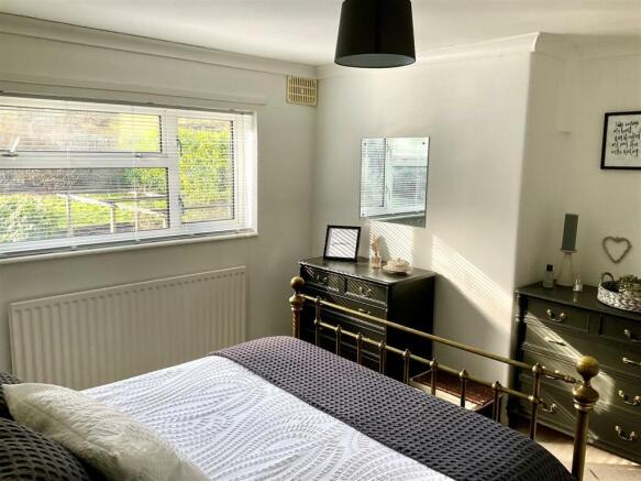 Bedroom 2 Pic1.jpg