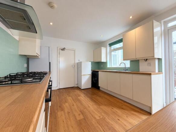 Call 02920 668585 to secure your viewing _105