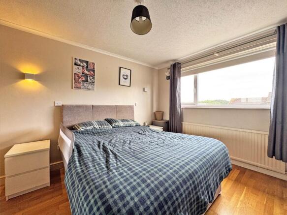 3 bed Semi-Detached for sale Image 8