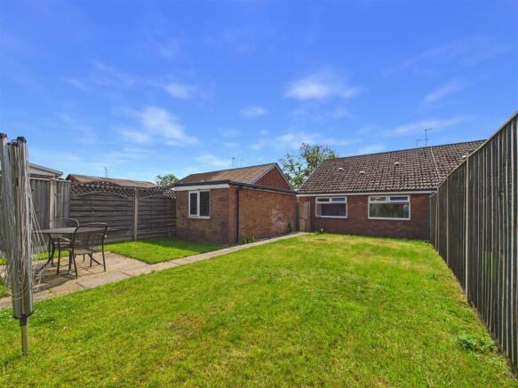 2 bed Semi-Detached Bungalow for sale Image 11