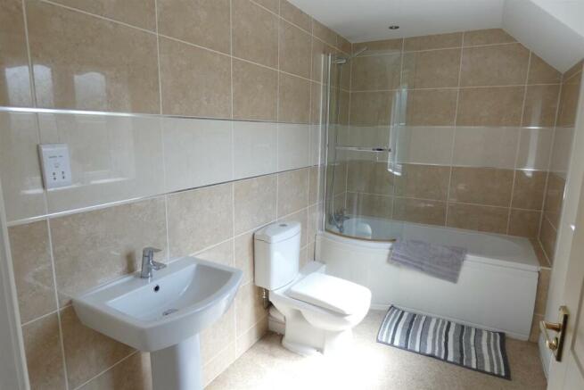 ATTRACTIVE BATHROOM