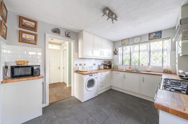 Kitchen Photo 2