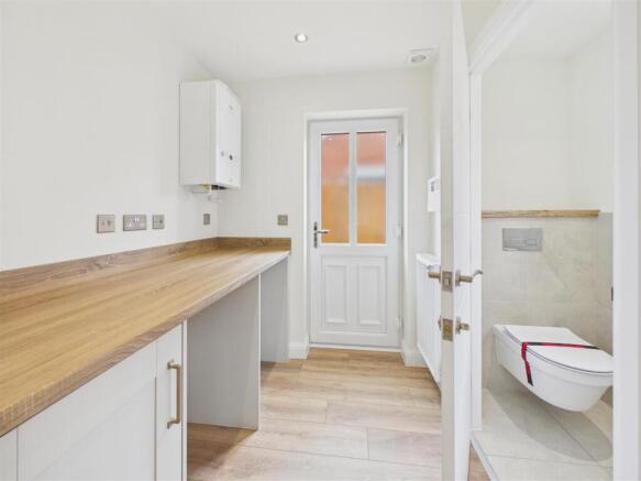 4 bed Detached for sale Image 7