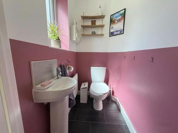 3 bed Semi-Detached for sale Image 8