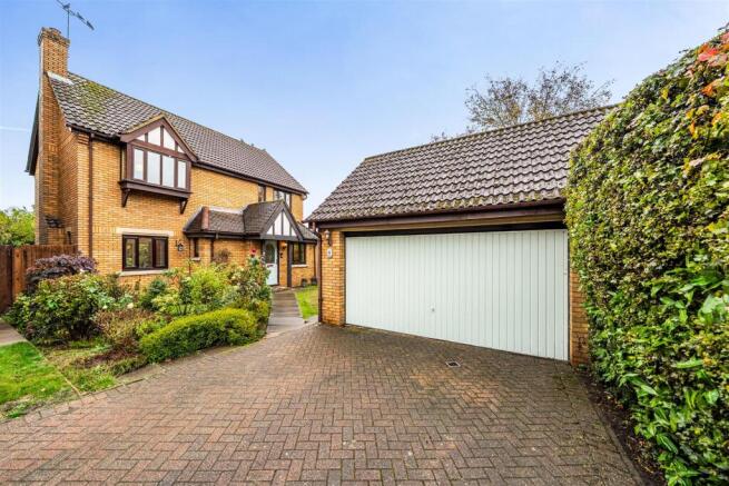 4 Bedroom Detached in WD5 0TR