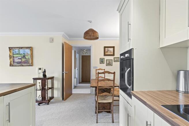 2 bed Apartment for sale Image 7