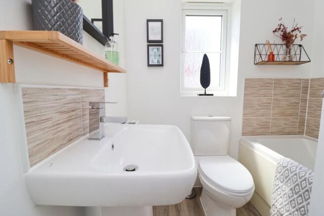 4 bed Semi-Detached for sale Image 11