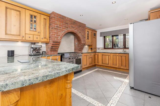 4 bed Detached for sale Image 7