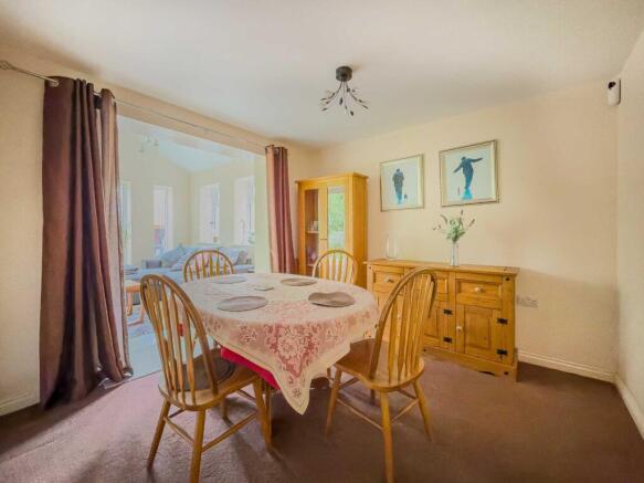 4 bed Detached for sale Image 8