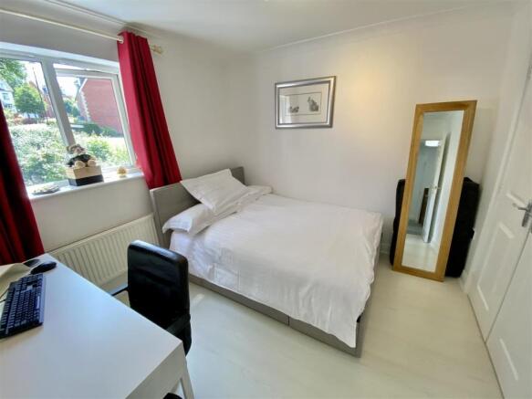 BEDROOM 4
