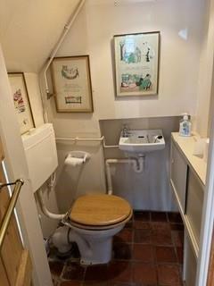 Dolphin Street cloakroom.jpg