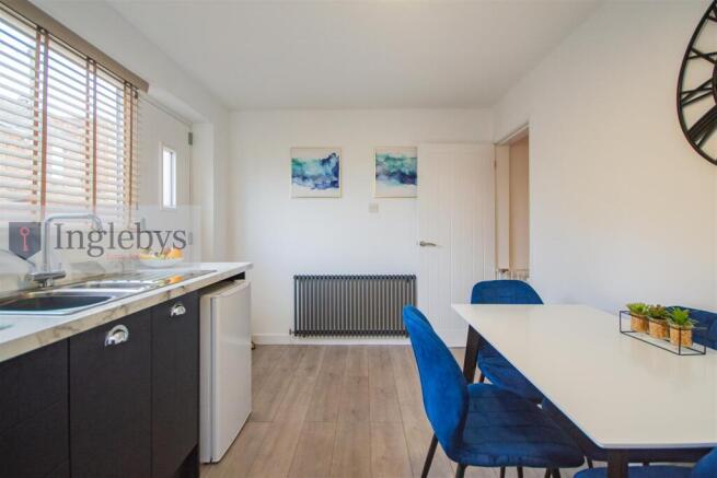 2 bed Terraced for sale Image 6