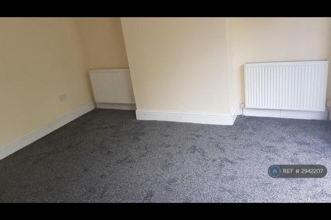4 bed Semi-Detached to rent Image 6