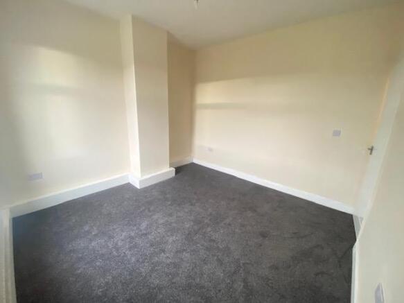 2 bed Terraced to rent Image 8