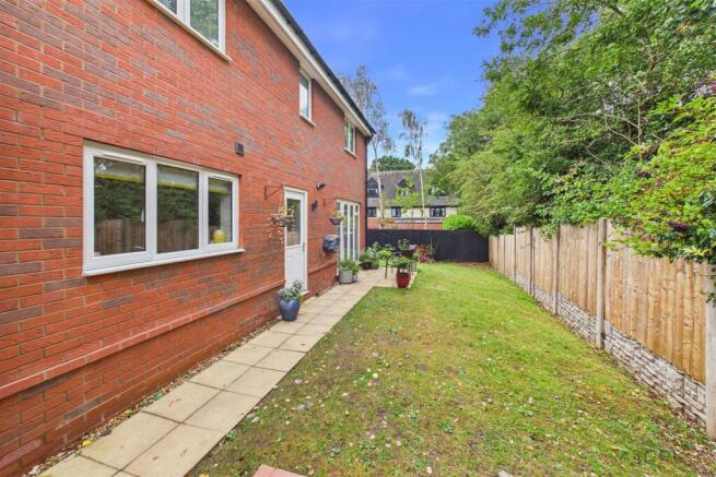 Ridge End Drive, Outwoods, Burton-On-Trent photo 4