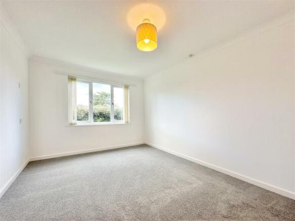 Bedroom 1.JPG