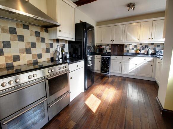 KITCHEN/ BREAKFAST R