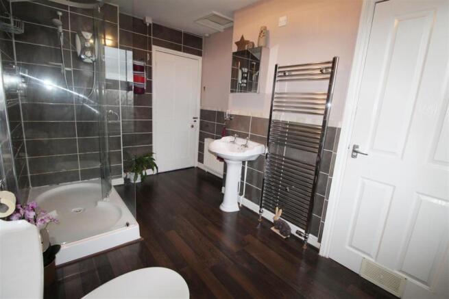 bathroom extra 2.JPG