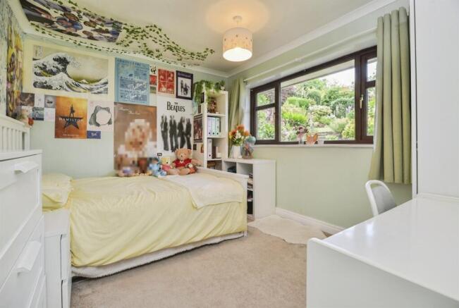 4 bed Detached for sale Image 11