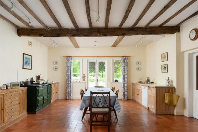 6 bed House for sale Image 3