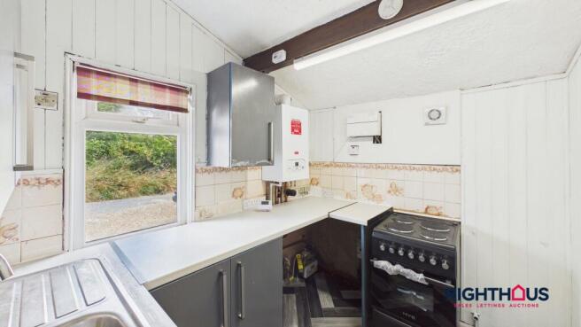 2 bed Terraced to rent Image 5