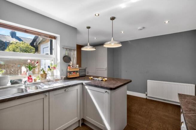 3 bed House for sale Image 6