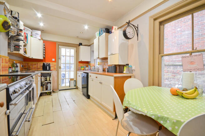 Kitchen/Breakfast...