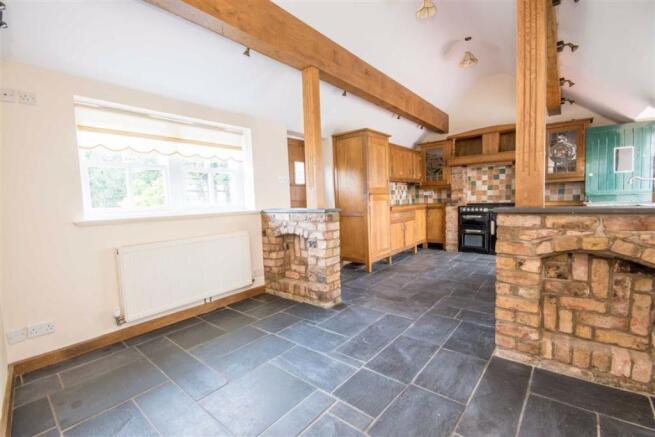 KITCHEN/DINING ROOM