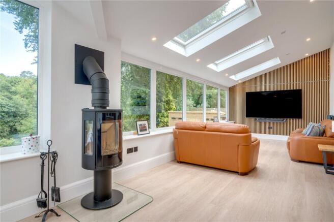 5 bed Detached for sale Image 6