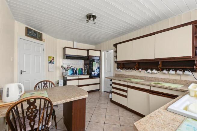 Kitchen_2.jpeg