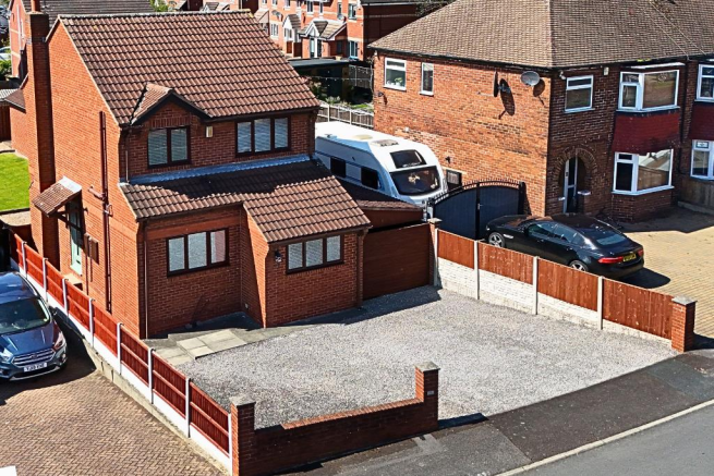 3-bed detached on Radford Park Avenue, South Kirkby, Pontefract, £250,000