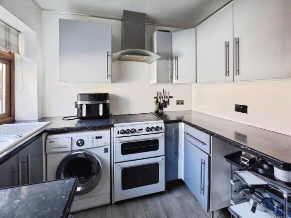 Hare Park Avenue, Liversedge, WF15 - More