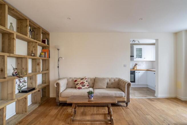 2 bed Flat for sale Image 7