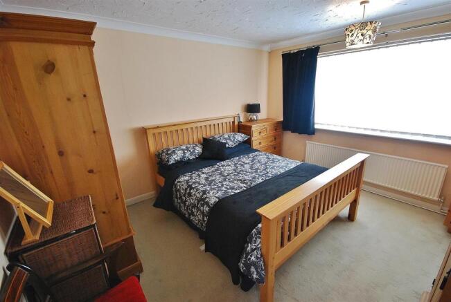 MASTER BEDROOM: