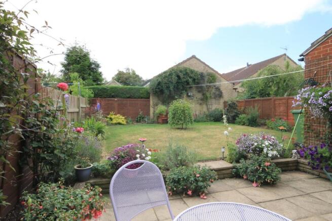 ENCLOSED REAR GARDEN