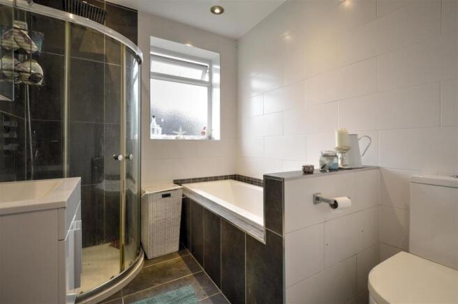 BATHROOM/WC
